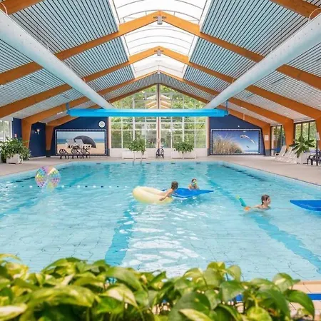 Knus Met Zwembad En Sauna Σαλέ *