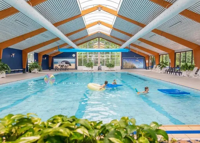 Knus Met Zwembad En Sauna Dağ evi *